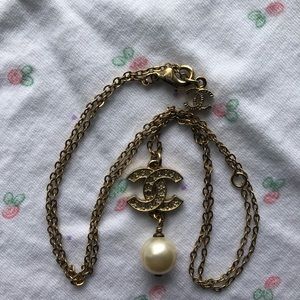 Chanel necklace with pearl